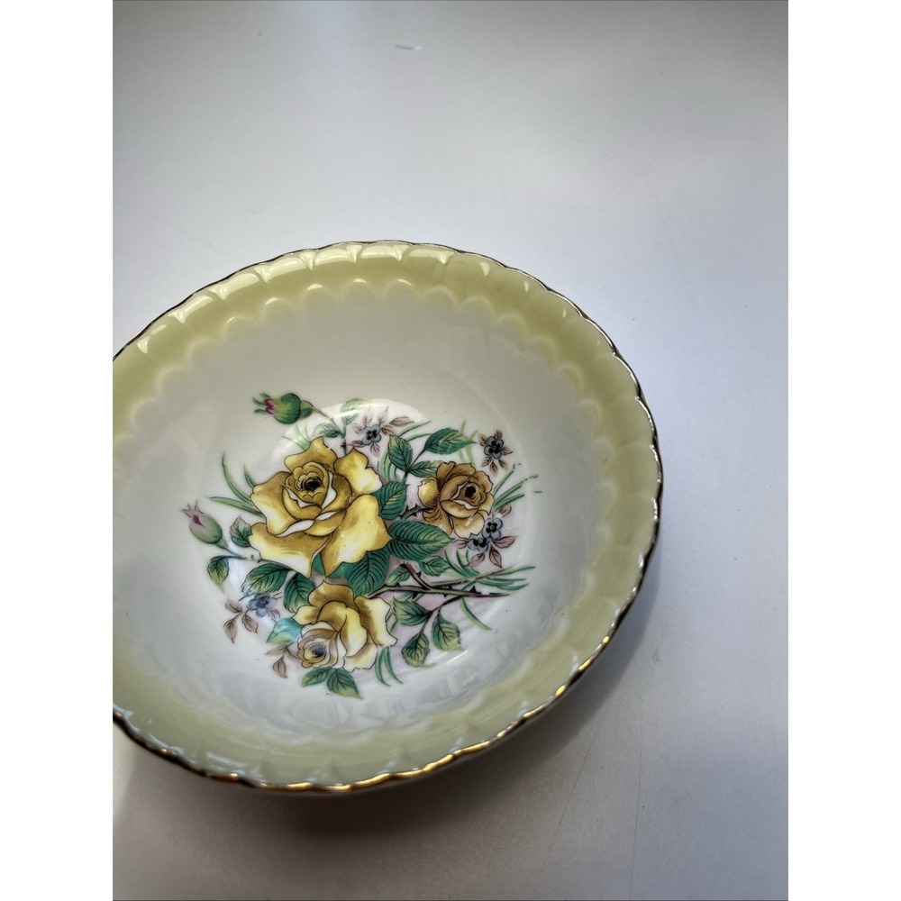 Vintage Wheelock Trade I Mark Bowl Yellow Roses, Gold Trim - Picture 2 of 5